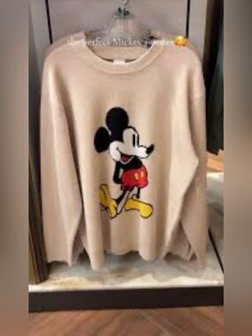 Disneyland Resort knitted classic Mickey Mouse crewneck oatmeal sweater